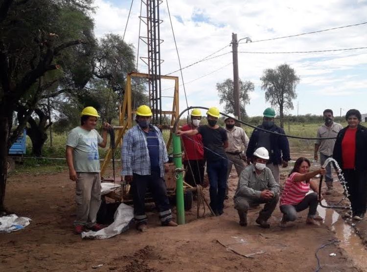 Lucía and group with irrigation system